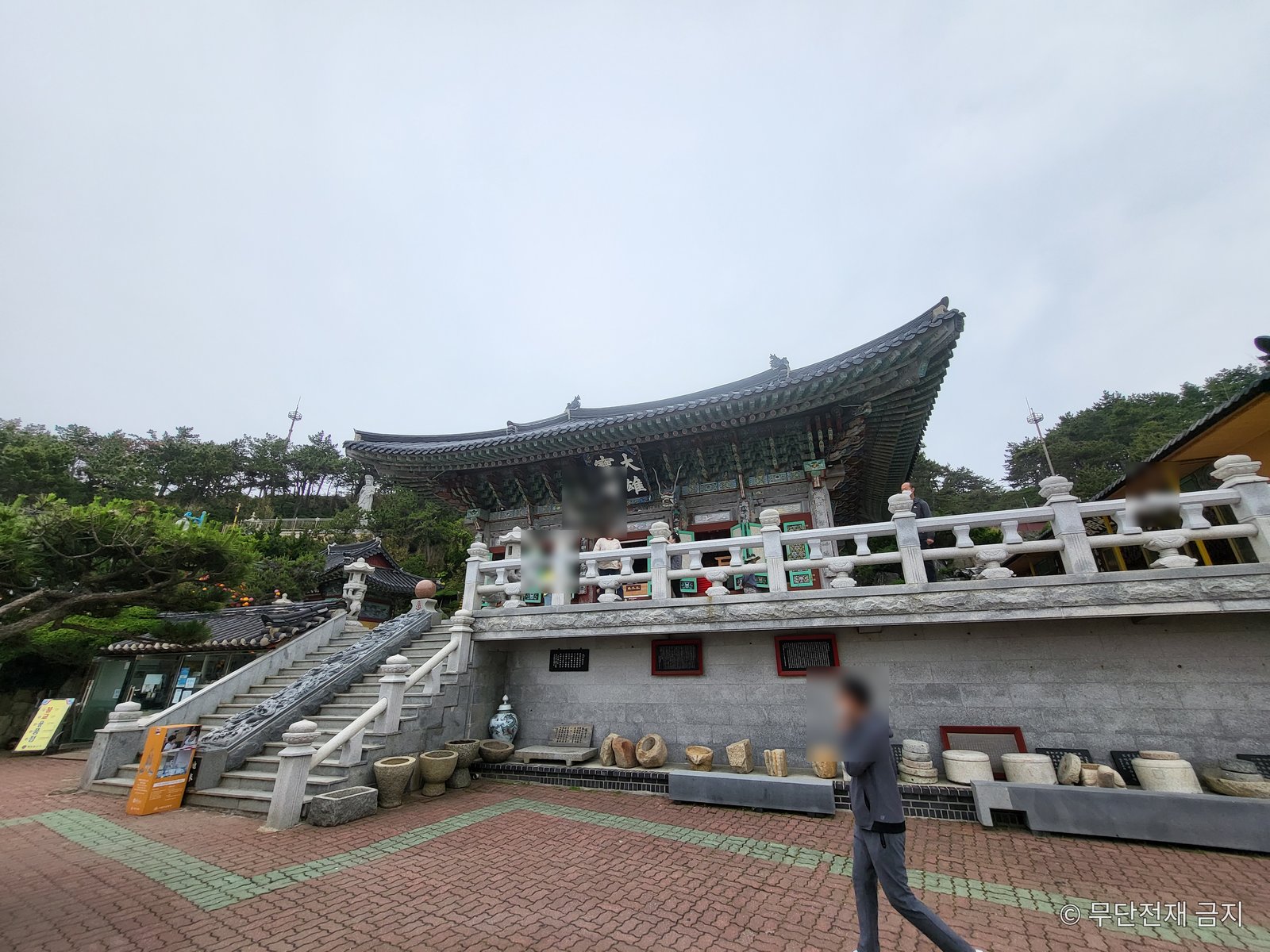 해동용궁사 바다를 등진 대웅보전